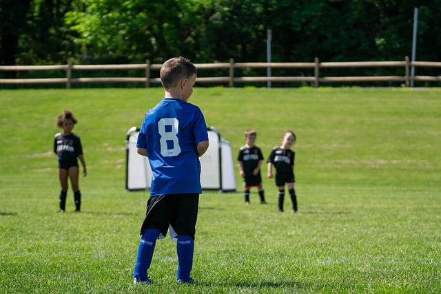 足球不仅塑 足球不仅塑